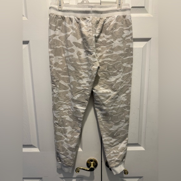 TLF Apparel Camo Joggers Beige Gray Zip Pockets Size Medium - Picture 5 of 10